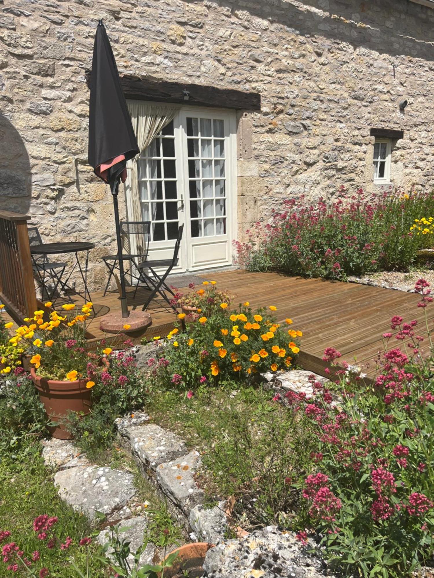 Les Gites Perard Caylus 外观 照片